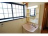 上青木５（鳩ヶ谷駅） 2680万円 大きな出窓が付いた洗面室！忙しい朝の身支度も気持ちよくできそうです。