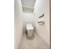 富士見ニューライフ 快適な温水洗浄機能付。トイレ周りで利用する小物の収納に嬉しい収納棚付。