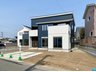 栃本町（田沼駅） 1999万円 外観 並列駐車４台可能な大きな間口のお庭です。 （2023年3月）撮影