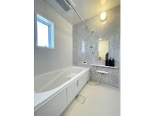榎戸２（吹上駅） 2390万円 一日の疲れを癒すバスルームは浴室乾燥機付きでいつでも快適バスタイム