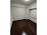 ライディアヒル横濱妙蓮寺　当社グループ会社保有住戸 ５帖の居室はこんな感じです。大きめのベッドでも充分に配置できそうです。