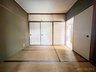 朝霞溝沼住宅 高温多湿の日本の気候に適した和室。調湿機能のある畳が快適な空間を維持してくれます：和室約4.5帖