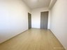 グリーンコーポ鶴瀬 各居室に収納スペースが設けられ，生活スペースを広く利用できます：洋室約6.1帖