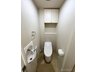 ピュアスクエア杉並下井草NEO STAGE 快適な温水洗浄機能付。トイレ周りで利用する小物の収納に嬉しい収納棚付。