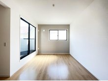 芝富士２ 5358万円～6098万円 バルコニーに面しているので明るく快適なプライベートルーム