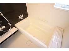 大字西深井（運河駅） 2780万円 現地室内（2023年11月）撮影 ☆温度変化によって急激な血圧変動が起き、ときに命に関わることもあるヒートショック。暖房機能を使って浴室を温めることで、ヒートショックのリスクを軽減できると言われています。