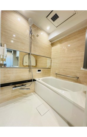 ライオンズマンション西横浜第２ 毎日の疲れを癒すバスルームはもちろん追い焚き機能ございます。浴室換気乾燥機も装備しています♪