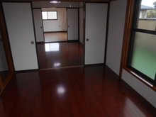 関南町神岡上 580万円 ２階の洋室、続間！全部屋バルコニーに面しています！