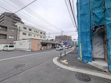 鋼管通１（小田栄駅） 5290万円 現地（2024年4月）撮影 現地の道路向かいにはコンビニがあり便利さこの上なしです！