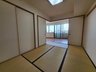 ザ・バーデン川口西青木 リビングから続く和室は、客間やキッズスペースとして使用できそうです。