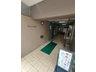 シャトレー上野　当社グループ会社保有住戸 高級感のあるエントランス。エレベーター、マンション専用ゴミ置場を完備しています。