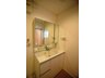 東領家５（谷在家駅） 4180万円 忙しい朝の身支度に便利な三面鏡付き洗面化粧台！