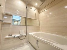 クリオ神奈川新町弐番館 毎日の疲れを癒すバスルームはもちろん追い焚き機能ございます。浴室換気乾燥機も装備しています♪