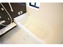 流山３（流山駅） 3590万円 現地室内（2023年11月）撮影 ☆温度変化によって急激な血圧変動が起き、ときに命に関わることもあるヒートショック。暖房機能を使って浴室を温めることで、ヒートショックのリスクを軽減できると言われています。