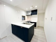 ロワール東白楽 省スペースでも作業面が広く家事動線の良い２型システムキッチンを採用致しました。
