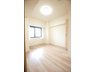 ワコーレ浦和内谷 心も体もホッと落ち着くナチュラルカラーのルームデザイン。お部屋の家具が合わせやすいのも魅力のひとつ。