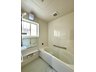 下奈良（石原駅） 1180万円 ●浴室｜ゆったりと足を伸ばして浸かることのできる浴槽。ホワイト基調の明るいバスルームで一日の疲れもスッキリ！！