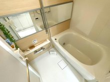 シャロンパーク多摩永山　当社グループ会社保有住戸 追い焚き、浴室乾燥完備のお風呂。混合水栓などは新規交換しております。