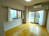 シャロンパーク多摩永山　当社グループ会社保有住戸 ６．４帖の居室にはエアコンも新規設置済みです。