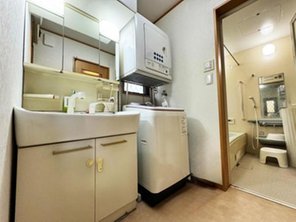 蓮田中古住宅 ■１Ｆに水回りが集中していて家事導線の良い間取設計