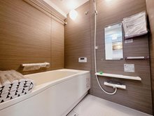 エンゼルハイム獅子ケ谷 毎日の疲れを癒すバスルームはもちろん追い焚き機能ございます。浴室換気乾燥機も装備しています♪