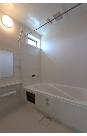 東大島２（勝田駅） 2680万円 エコベンチが付いているので、お子様との入浴も安心で、半身浴もできますよ。※工事中画像