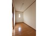 菅谷（上菅谷駅） 2140万円 2階・9帖の洋室隣にある納戸（2023年10月）撮影