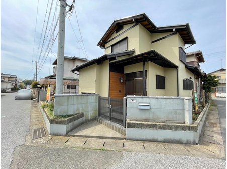 瀬戸谷町（渡瀬駅） 980万円 外観｜外回りも状態が良く、比較的キレイな中古住宅です。