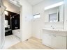 なみき４ 1880万円 たっぷりの収納を設けたシャワー付洗面台で快適な暮らし