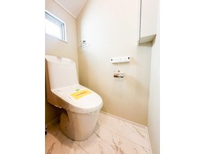 港北区師岡町　新築戸建　【一戸建て】 シャワートイレは各階にございます。