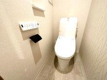 サンクタス横浜南の丘 新規交換済み☆温水洗浄便座のリモコンは壁掛けタイプなのでお掃除がし易いです♪