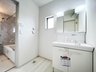 親野井 1680万円～2280万円 窓のある明るい洗面所で毎日の身支度も気持ち良くお使い頂けます。