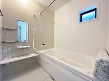 松飛台（大町駅） 4198万円 一日の疲れを癒すバスルームは浴室乾燥機付きでいつでも快適バスタイム