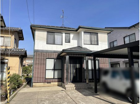 宮永市町 1580万円 築２８年の中古住宅です。管理状態が良く、きれいなお家です。お家の裏側には勝手口と立水栓があります。