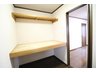 宮永市町 1580万円 主寝室のウォークインクローゼットです。窓と照明も付いています。