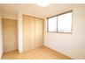 宮永市町 2580万円 ２階の洋室５．３帖です。クローゼット付き、二面採光です。