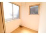西美沢野町（加賀笠間駅） 2180万円 ２階のサンルームは南と西の二面採光！日当たり・風通し良好です！部屋の中が見えにくいよう、窓には曇りガラスを採用。