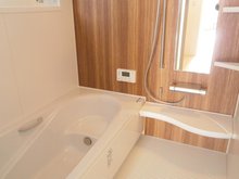 東本町３（高田駅） 2850万円 落ち着いた雰囲気の浴室