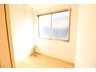橋爪町 2470万円 ２階のサンルームは南向きで、日当たり良好です！部屋の中が見えにくいよう、窓には曇りガラスを採用。