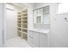 【高台の街】　エコタウン半田乙川Ⅱ　E8区画 こもりがちな洗面・浴室は白で統一されているのでスッキリな印象に。