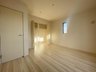 東磯山２（磯山駅） 2080万円～2280万円 現地写真（寝室）　 木目の美しさを際立たせるシンプルデザインの建具を使用しています。