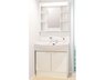 島田１ 2290万円 洗面化粧台■洗面化粧台■ 鏡の両サイドは、必要なものを取出しやすい棚タイプです。 使いやすいリフトアップ機能付きのシングルレバーシャワー水栓付です。
