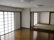 篠ケ瀬町（天竜川駅） 2480万円 リビングから一段上がった和室は、独立した空間としても使用可能です
