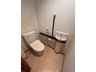 中古マンション　メゾンセントラル トイレ：手洗い場付のトイレです。