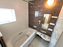太郎丸字樫木 1980万円 現地写真（浴室）　　　 浴室暖房乾燥機付き。１坪タイプで広々です。