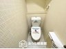 大字落合 1880万円・1980万円 現地写真（トイレ） 汚れてもサッとひと拭きでお手入れ簡単、エコ仕様の温水洗浄便座付きのトイレです。 バリアフリーにも配慮しています。