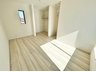 一身田平野（高田本山駅） 2180万円～2680万円 現地写真（寝室）　 木目の美しさを際立たせるシンプルデザインの建具を使用しています。