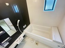 LIGNAGE　各務原市大野町　第２３－１期　全３邸　【一戸建て】 現地写真（浴室） 浴室暖房乾燥機付き。１坪タイプで広々です。