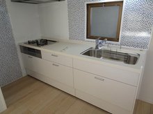 名鉄桜台ハイツ システムキッチン（取替） 食洗器付きのシステムキッチン 吊戸棚もありますので、収納豊富です。 （２０２４年１月２８日撮影）