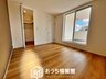 日永４（南日永駅） 3098万円 現地写真（寝室） 木目の美しさを際立たせるシンプルデザインの建具を使用しています。